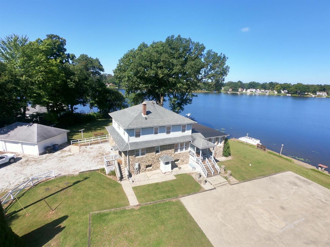 220 Lakeside Dr, Walkerton, IN 46574